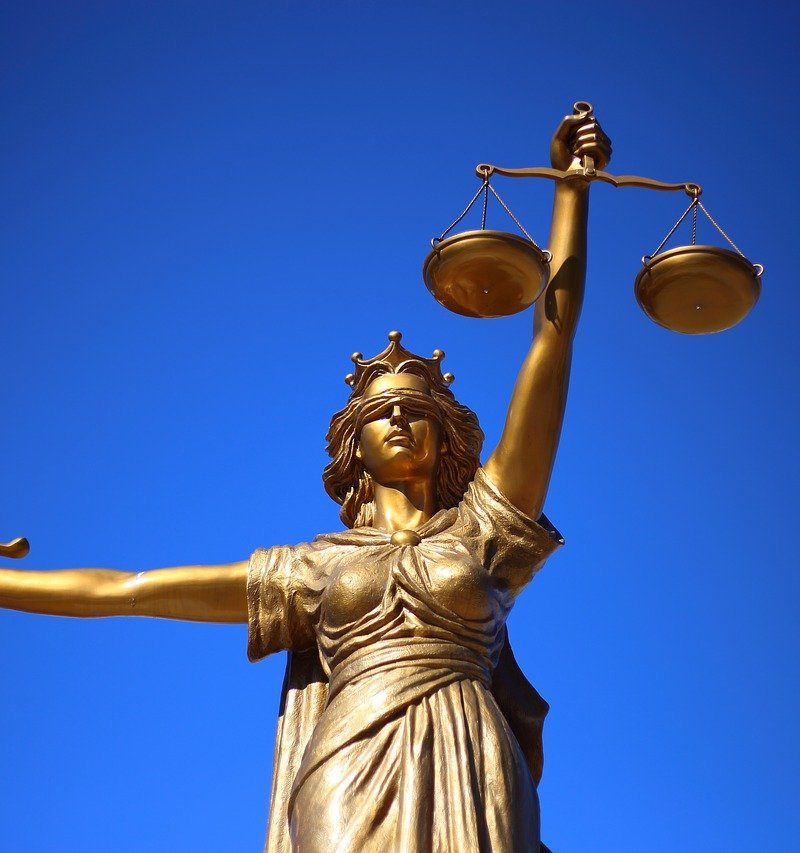 W czym może nam wesprzeć radca prawny? W jakich rozprawach i w jakich płaszczyznach prawa pomoże nam radca prawny?