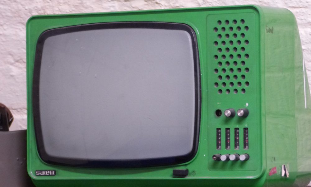 W dzisiejszych czasach szczególnie co niemiara osób przeznacza swój wolny czas przed telewizorem